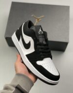 Air Jordan 1 "Panda"
